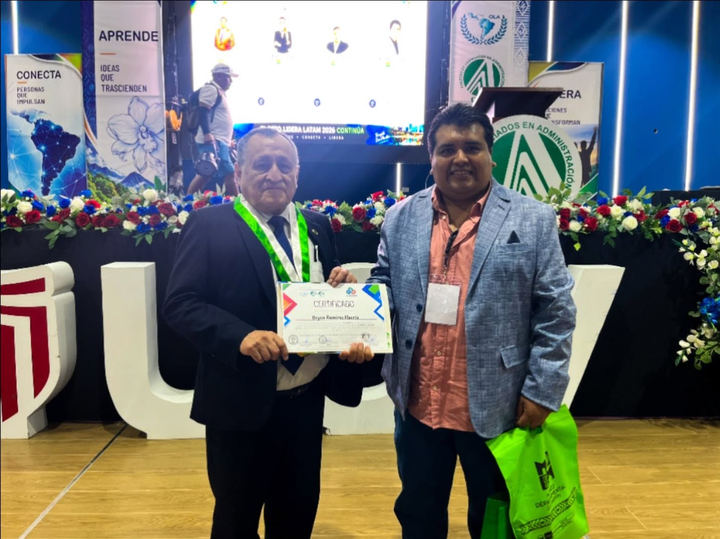 Bryan Ramírez Huerta recibe reconocimiento en el Congreso Lidera LATAM 2026, Perú