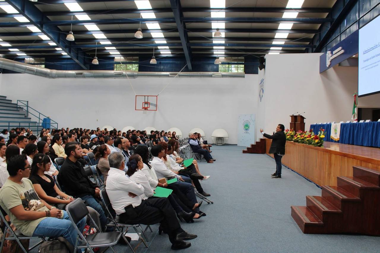 EN Consulting — Auditorio lleno en evento de formación